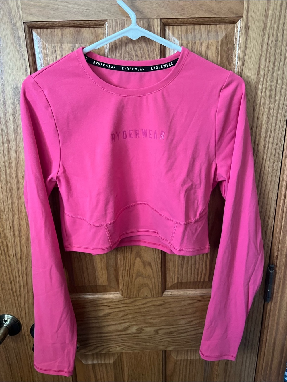 large Ryderwear Women's Hot Pink Long Sleeve Crop Top